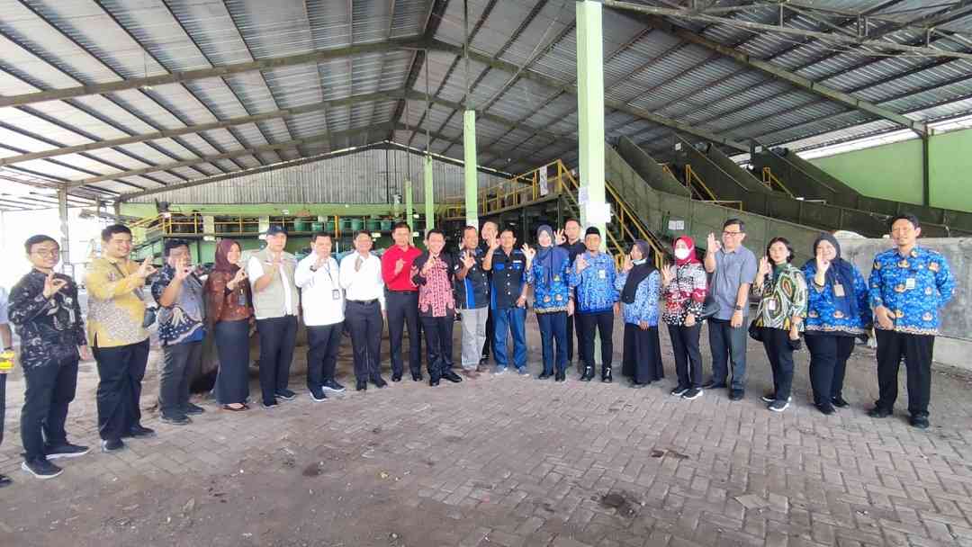 Bappeda Banyuwangi Bersama dengan DLH, DPUCKPP Kabupaten Banyuwangi beserta Pemangku Wilayah Menerima Kunjungan Kerja dari KEMENDAGRI 2